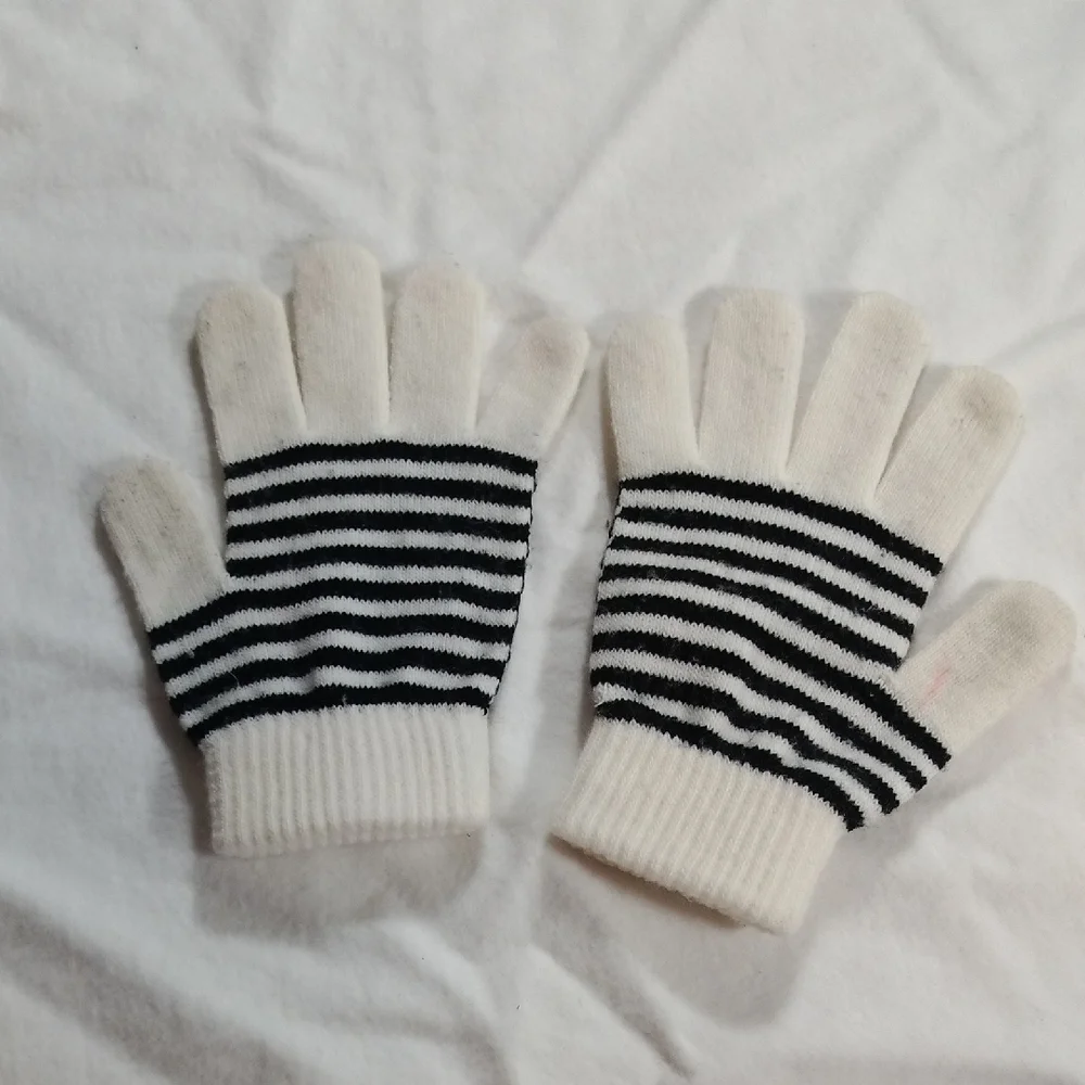 Women's Black And White Gloves